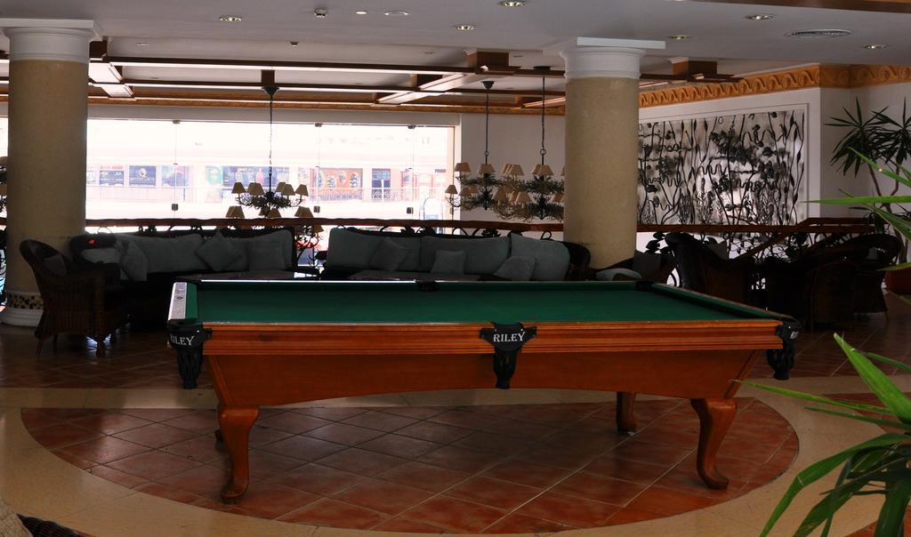 Naama Bay Hotel & Resort Şarm El-Şeyh Dış mekan fotoğraf A pool table